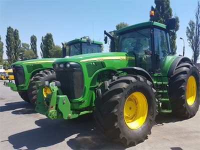 Трактор колесный JOHN DEERE 8520