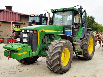 Трактор колесный JOHN DEERE 8400